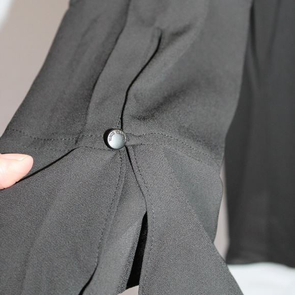 Vince Camuto Black Bell Sleeve Blouse Top NEW - Picture 5 of 8